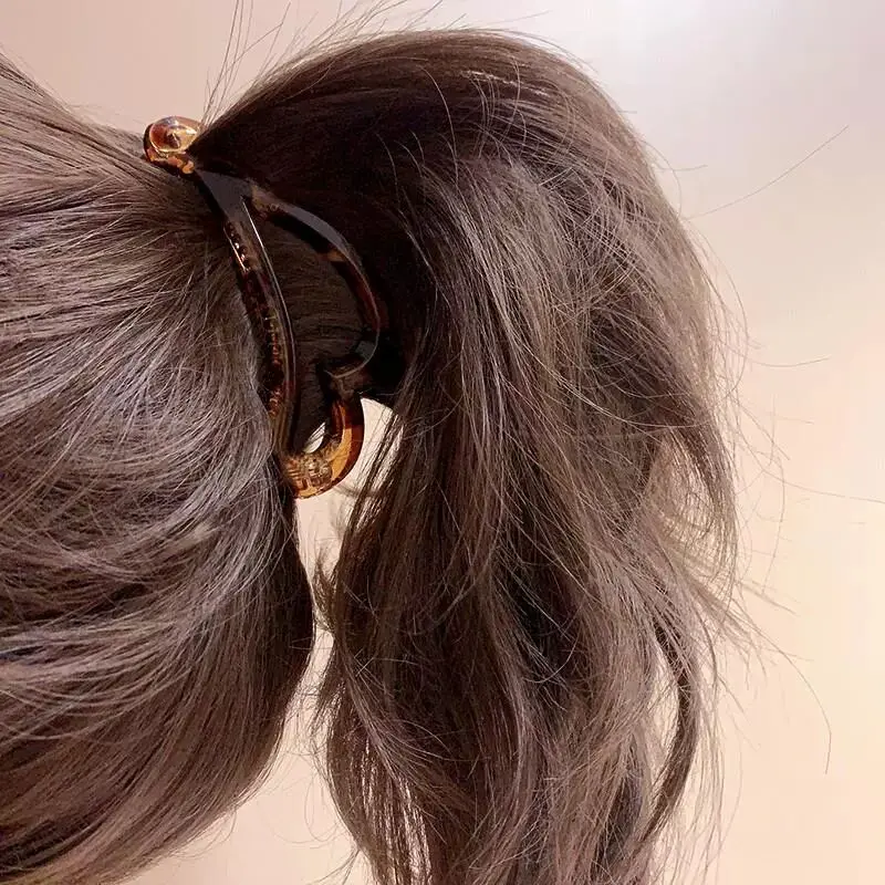 pince à cheveux banane couleur bleue